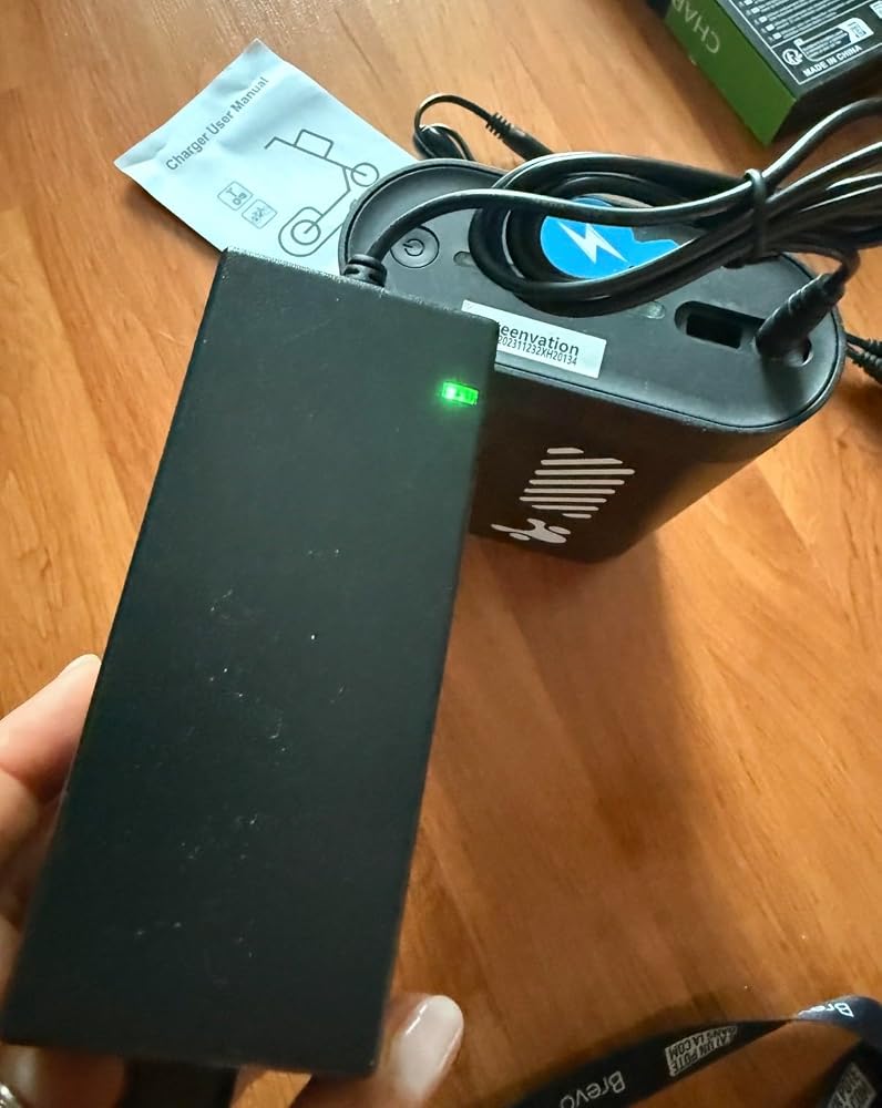 Photo partagée par un acheteur de Chargeur 42 V 2 A – 4 connecteurs